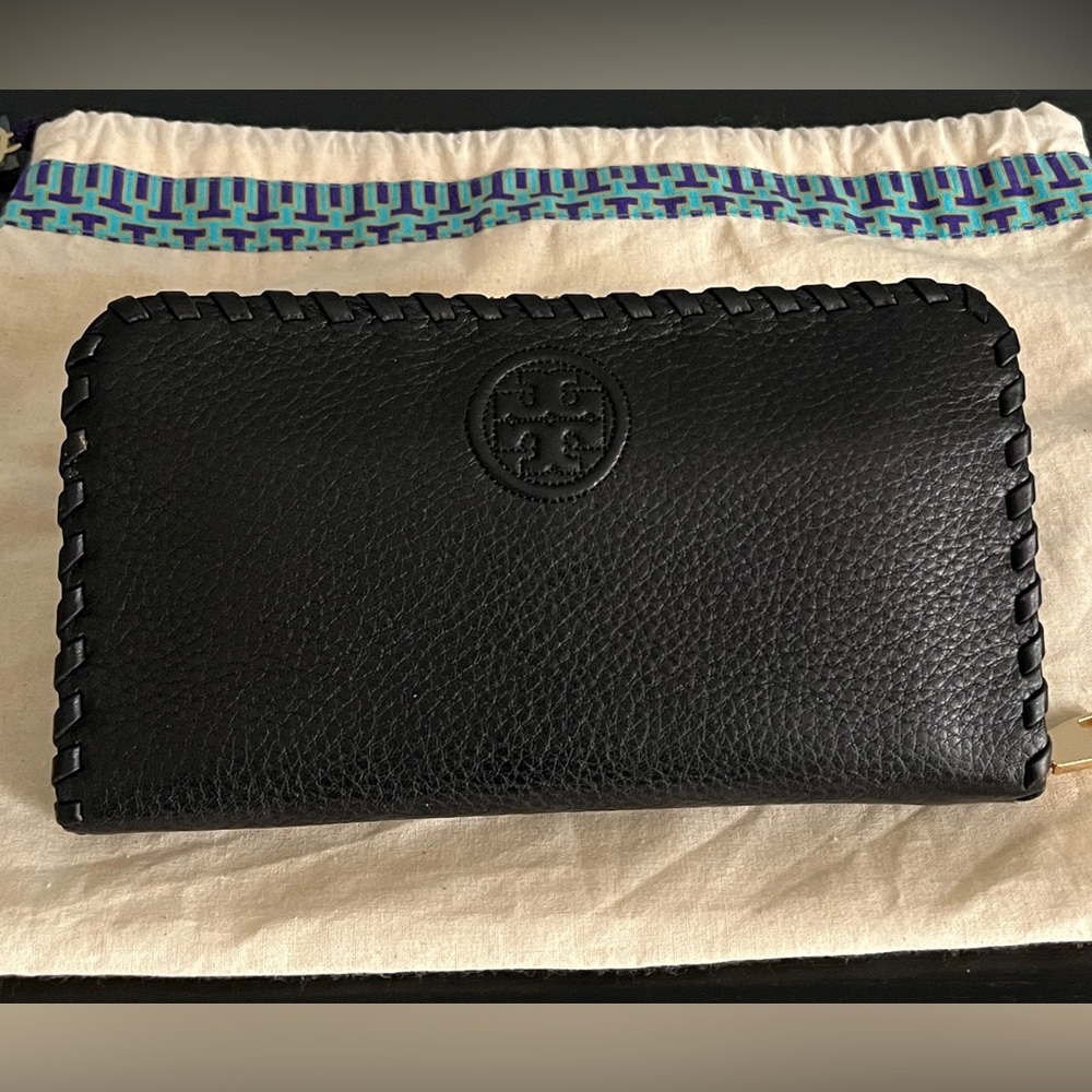 Beautiful TORY BURCH Pebble Leather Long Wallet